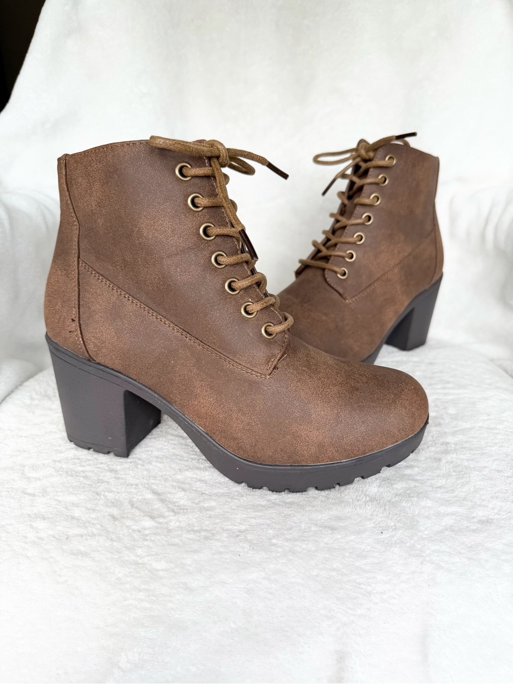 Forever 21 Brown Lace-Up Chunky Heel Ankle Boots 8.5